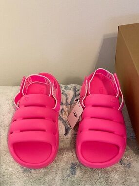 Ugg sport Yeah sandals